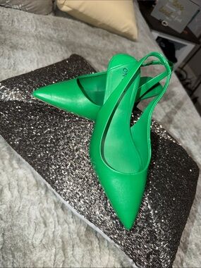 Pointed Slingback Heels in Bright Green - Women